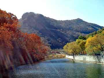 管家婆黑白马报图库，曹功先